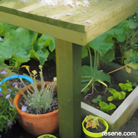 Make a bird feding table
