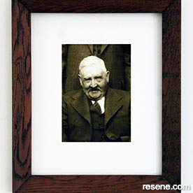 Stain a wooden photo frame