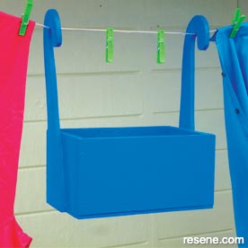 Hanging peg box