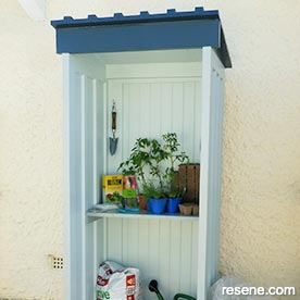 Build an under cover potter for a small garden bench
