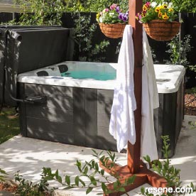 Spa pool towel stand