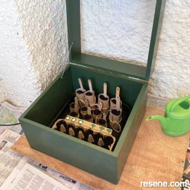 Propagator box and seedling containers
