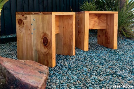 How to make rustic garden stools - Finished project