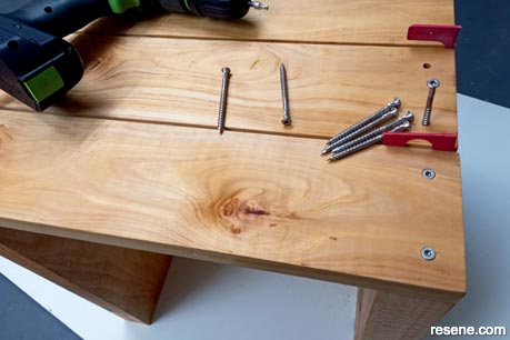 How to make rustic garden stools - Step 8