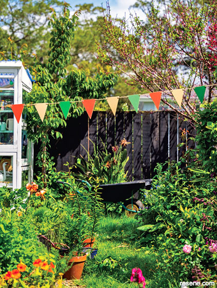 How to make wooden bunting for your garden