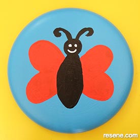 Paint a frisbee