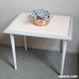 Picture frame table