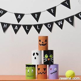 Toss a tin Halloween game