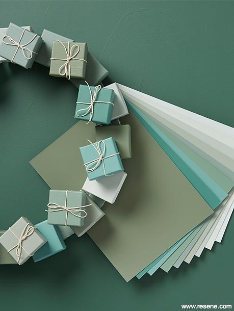 Square box Christmas wreath 2