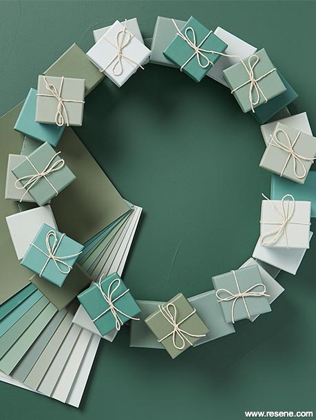 Square box Christmas wreath 3