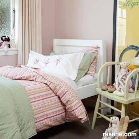 Pretty pink bedroom 