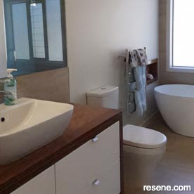 Neutral white bathroom