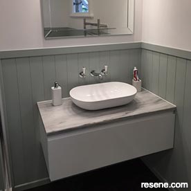 1920's era bathroom