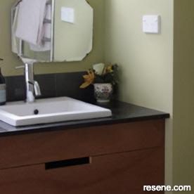 Old fashioned green bathroom