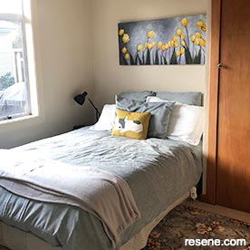 Neutral guest room