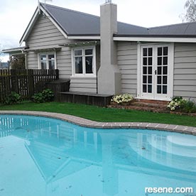 Dressing a cottage in neutral shades 