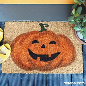 DIY jack-o'-lantern door mat