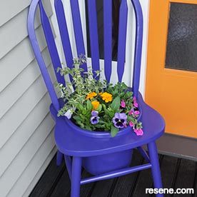 Cheerful flower planter 