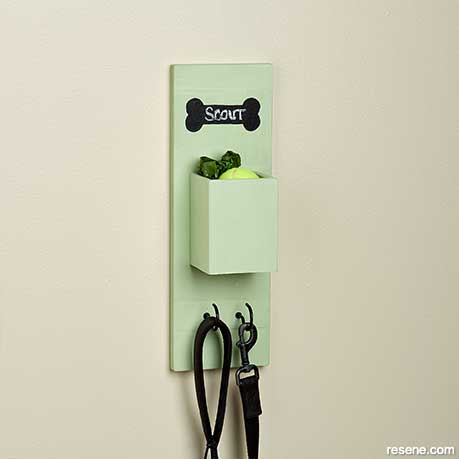 Create a wag-worthy leash holder