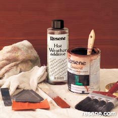 Creating a wood-effect paint finish