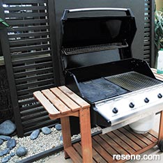 Cleaning the barbeque