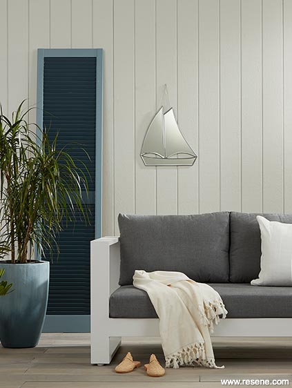 A relaxed deck with a coastal theme