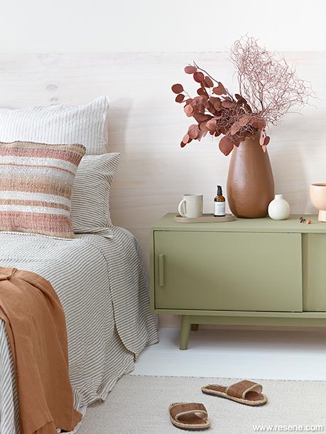 A warm green and brown nature inspired bedroom - hygge