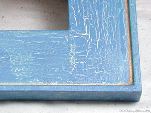 Crackle finish detail