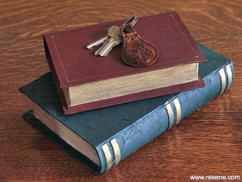 Create a leather look texture on a papier mache book box
