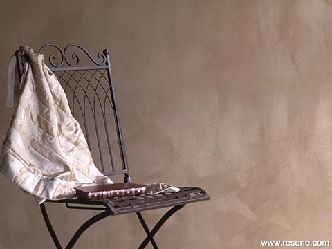 Paint an metallic effect on a wall