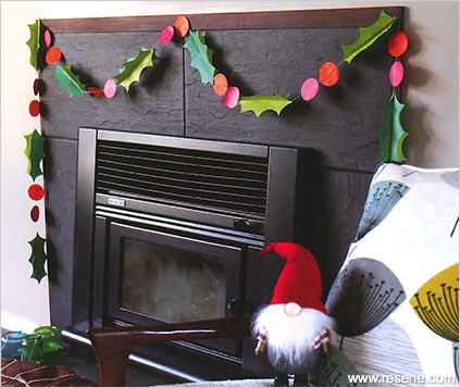 The holly and the ivy - garland