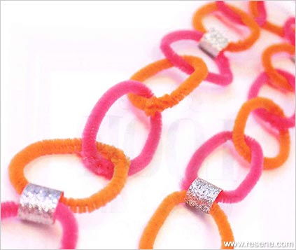 Loop the loop - garland