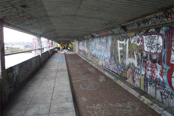 Grafitti on Mangere Bridge is painted out