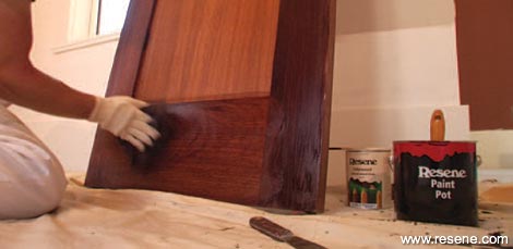 Apply the stain libererally before laying off