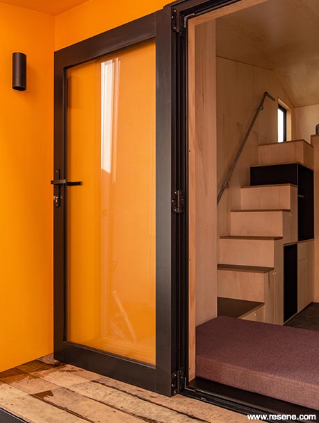 Orange studio entry