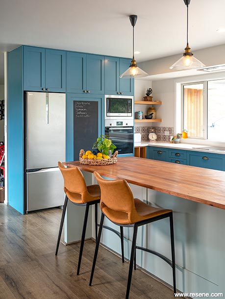 Country kitchen - island