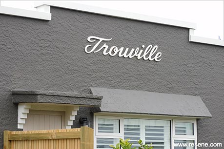 Trouville bach exterior