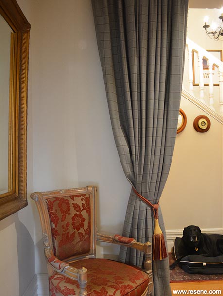 Neutral seating area