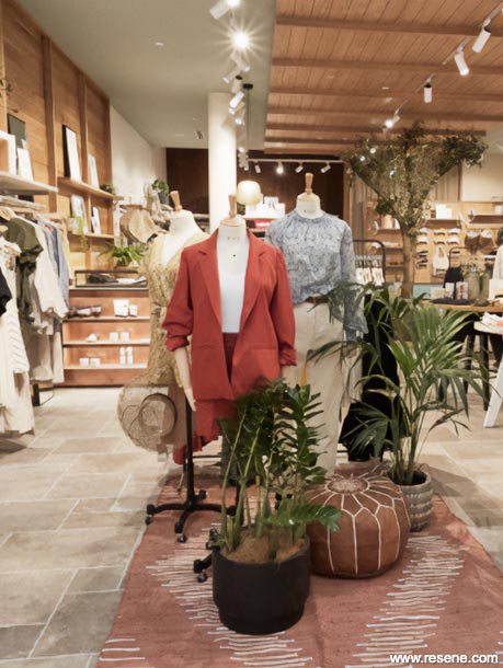 Max Fashions - concept store