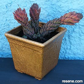 Metallic planter