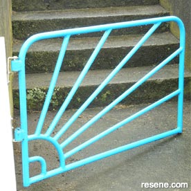 Paint a metal gate