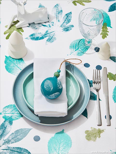 Print a leaf styled tablecloth